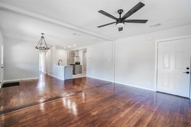 Building Photo - 1819 Pecan St