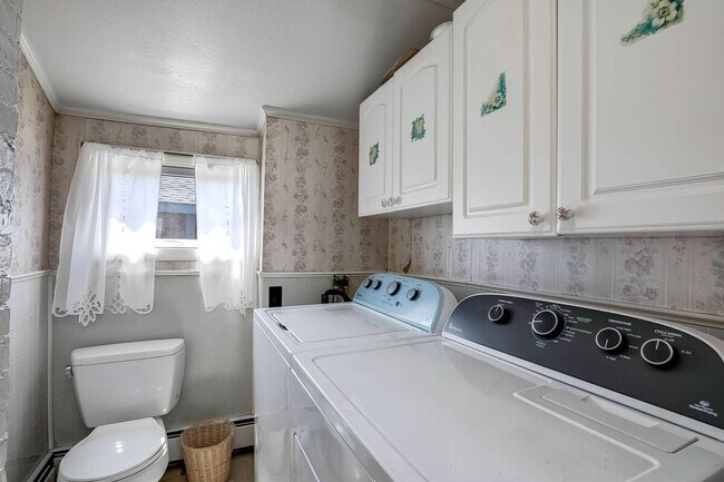 Building Photo - 6 Middle Rd