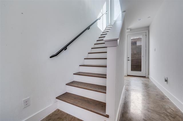 Building Photo - 2317 Moser Ave