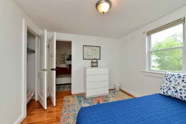 Building Photo - 22 Datewood St