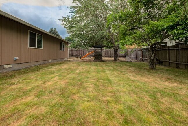 Building Photo - Freshly Updated 3-Bedroom Home with Fenced Backyard in Forest Grove!