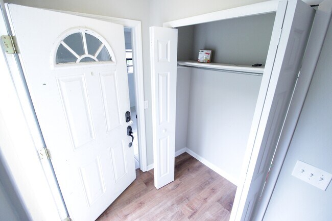 Building Photo - 1228 SW 75th Dr