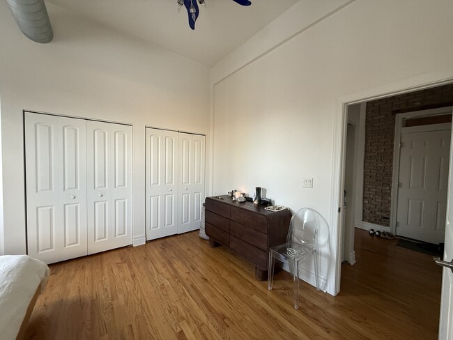 Building Photo - 5014 S King Dr