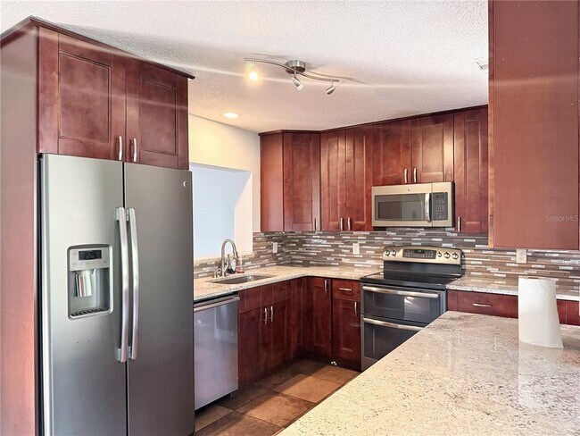 Building Photo - 912 Carvell Dr