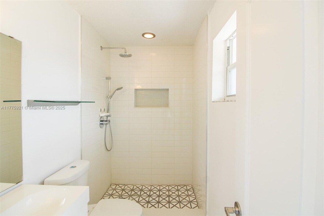Building Photo - 9680 SW 77th St