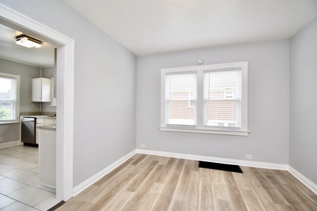 Building Photo - 1701 Sundale Ave
