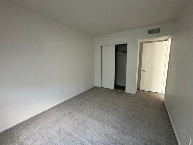 Building Photo - 5666 E Lake Mead Blvd