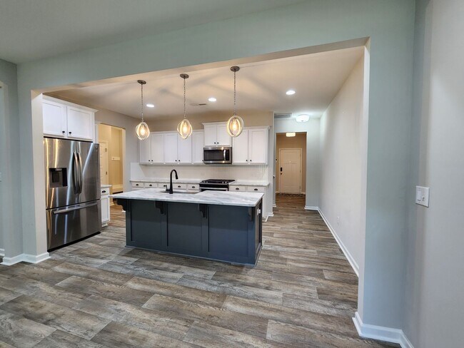 Building Photo - 3 Bedroom Townhome Community on Lake Wylie