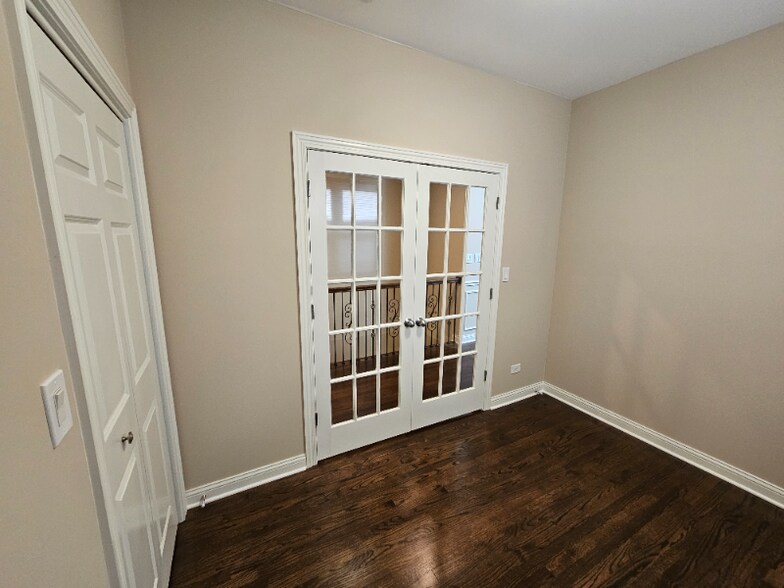 Building Photo - 6330 S Ingleside Ave