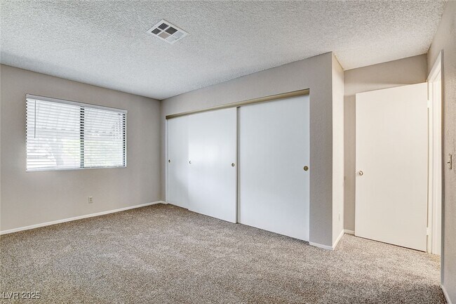 Building Photo - 2713 Otter Creek Ct