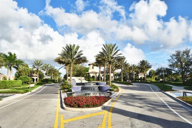 Building Photo - 16927 Bridge Crossing Cir