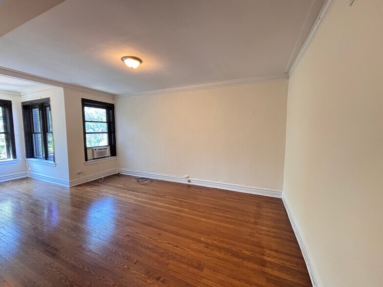 Primary Photo - 2640 N Milwaukee Ave