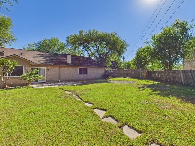 Building Photo - 3602 Brier Gardens Dr