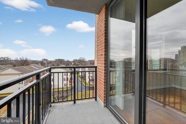 Building Photo - 2451 Midtown Ave