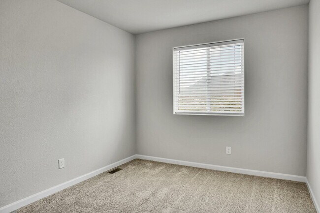 Building Photo - $2,300.00 - 3 Bedrooms, 2.5 Bathroom, Town...