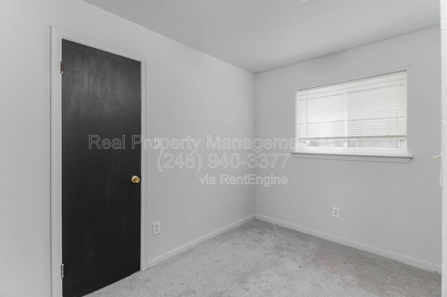 Building Photo - 335 E State Fair Ave