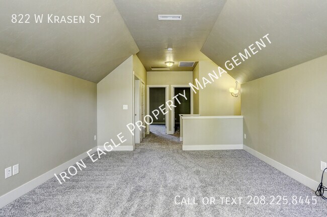 Building Photo - 822 W Krasen St