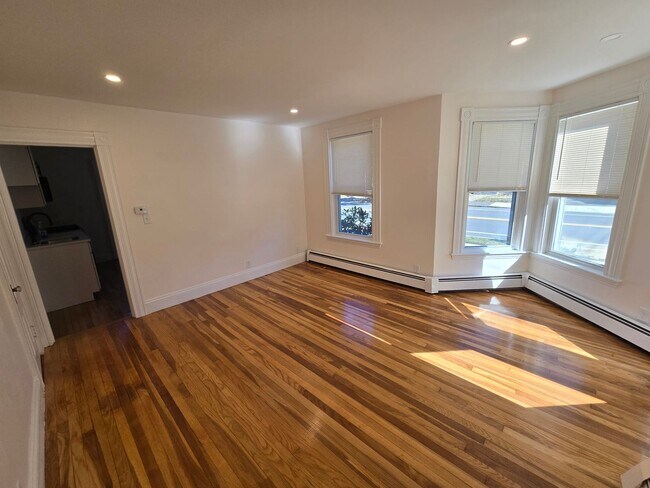 Building Photo - Live in this NEWLY updated 1 bed / 1 bath ...