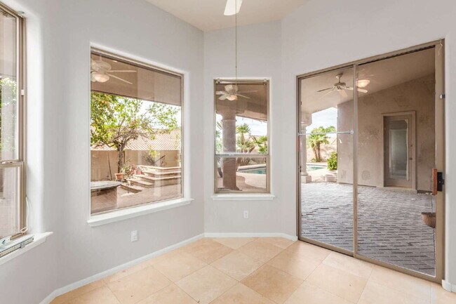 Building Photo - "Discover Your Dream Oasis: Spacious 4-Bedroom Retreat in Scottsdale's Paradise Drive!"