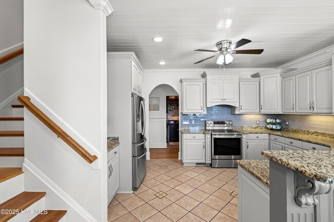 Building Photo - 112 Cherry Grove Dr
