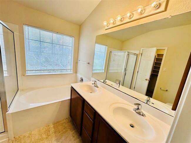 Building Photo - 16216 Castletroy Dr