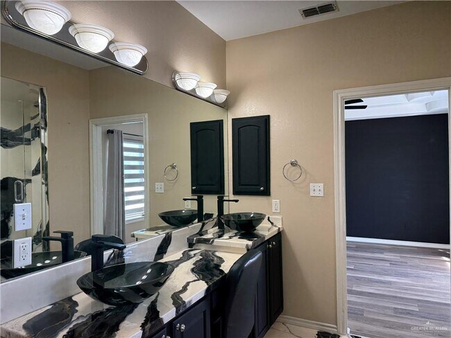 Building Photo - 35 Wisteria Dr