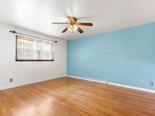 Building Photo - 2916 School St