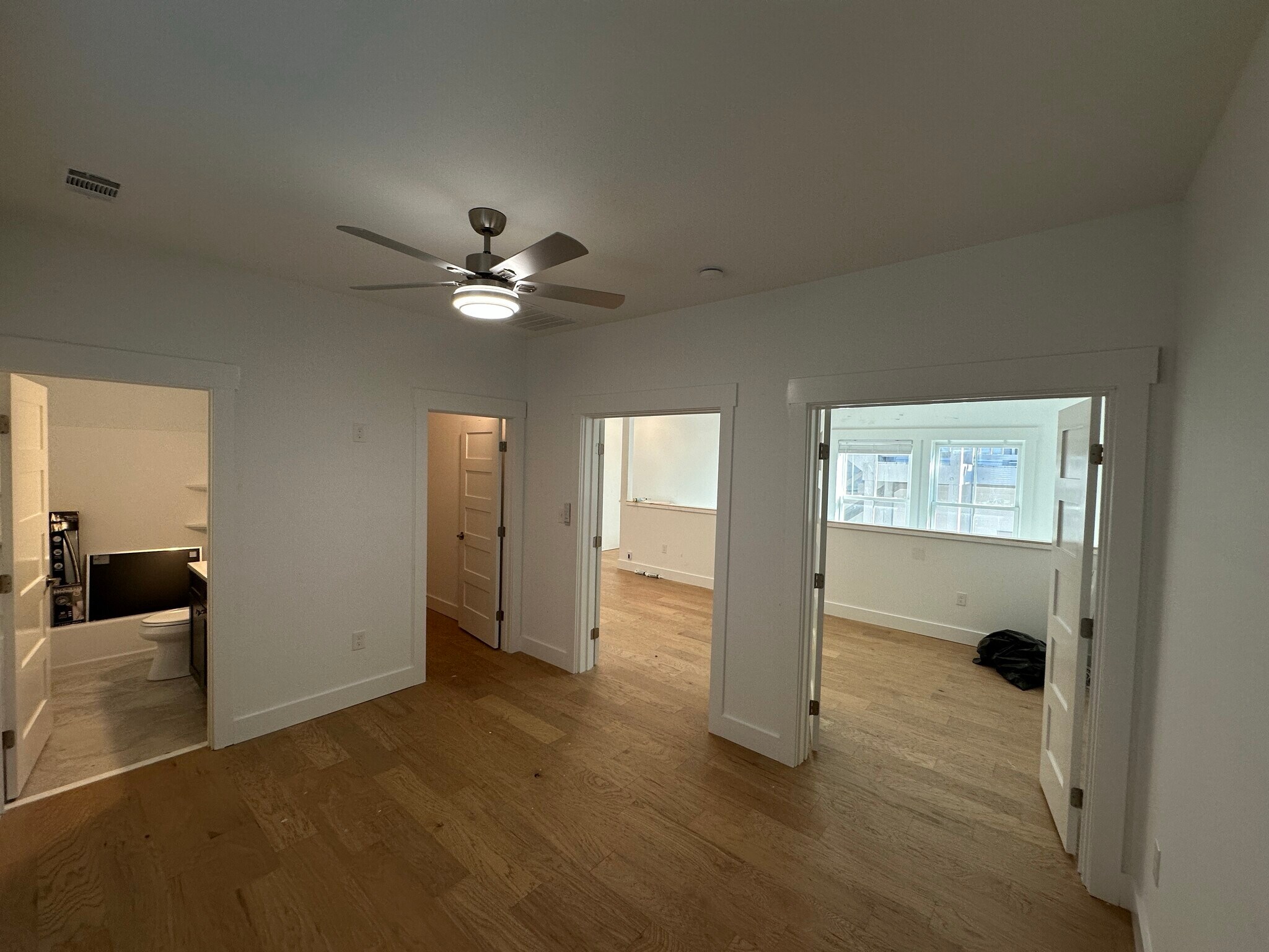 Building Photo - 530 E Park Ave