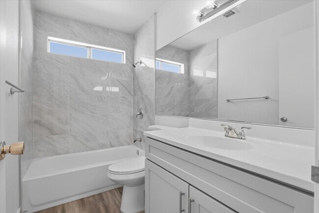 Building Photo - 2408 Sage Pointe Cir