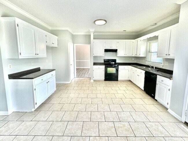 Building Photo - Now Leasing a Spacious 5 Bedroom 2.5 Bath Home in Cordova.