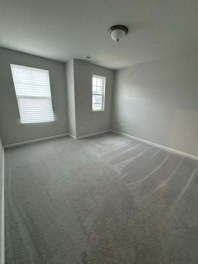 Building Photo - Wonderful 3 bed home