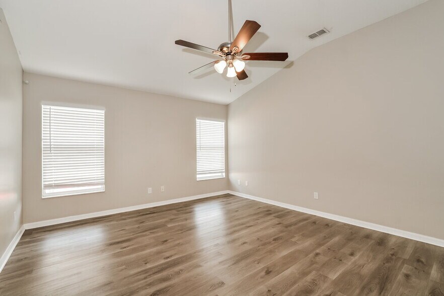 Building Photo - 803 Shore Breeze Way