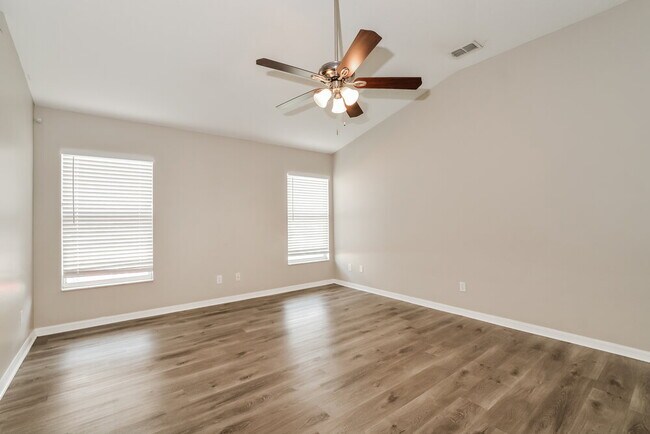 Building Photo - 803 Shore Breeze Way