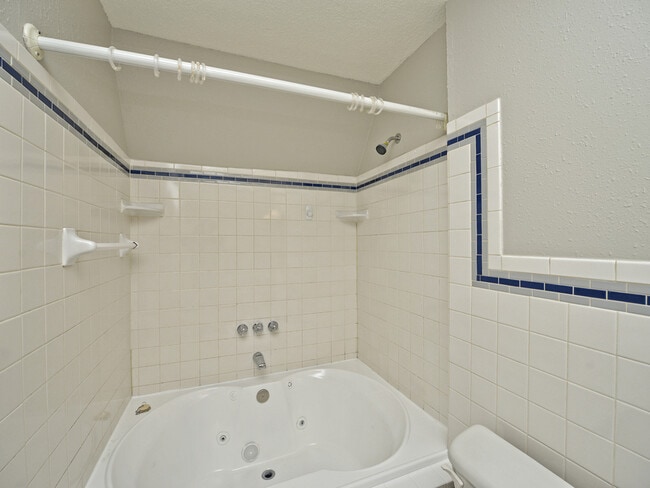 Building Photo - 5913 Little Creek Trail