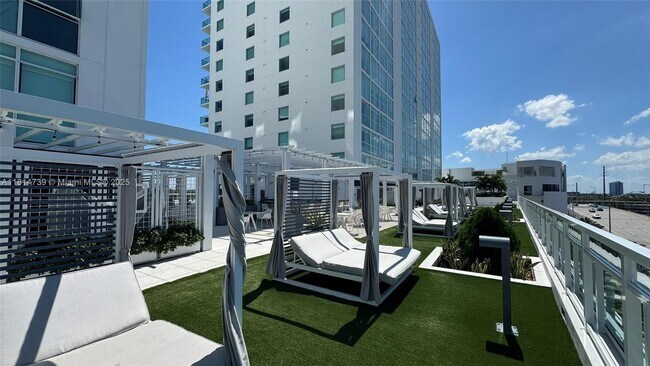 Building Photo - 400 Sunny Isles Blvd
