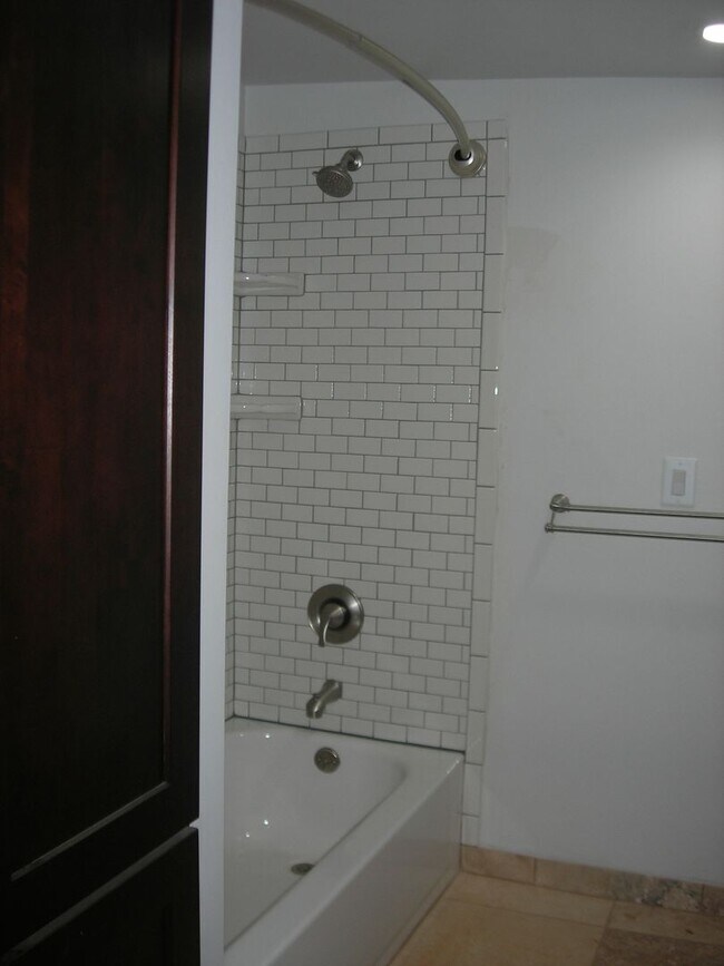 Building Photo - 14138 Edgewood Dr