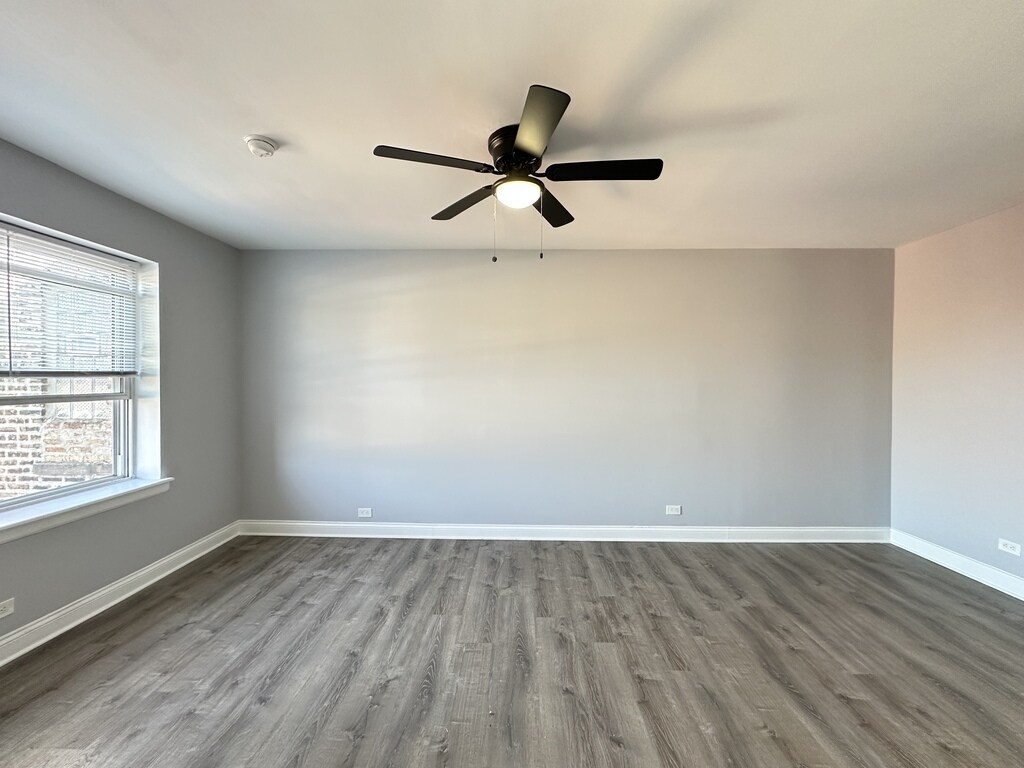 Building Photo - 4027 N Kenmore Ave