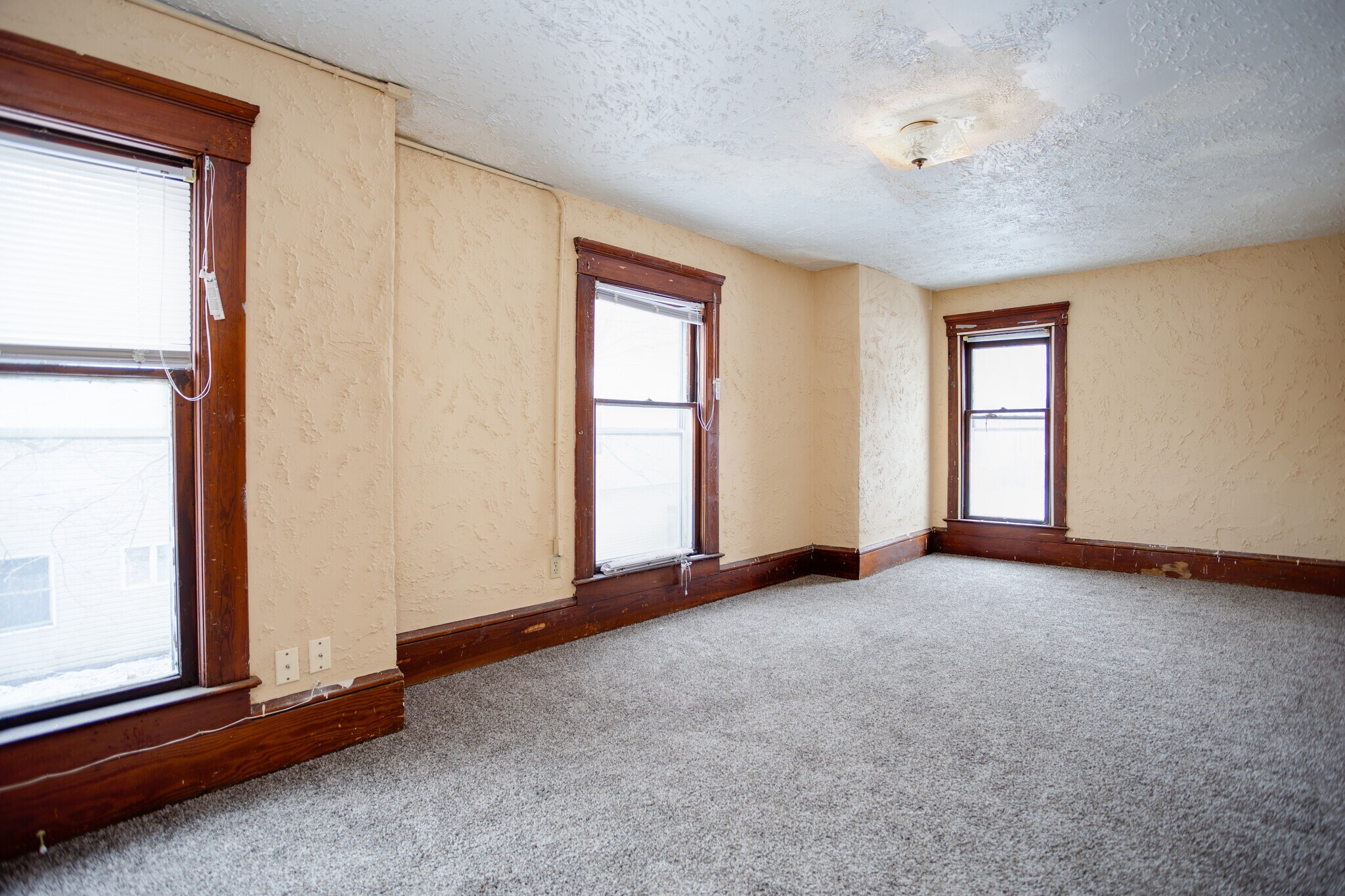 Building Photo - 33 W Main St