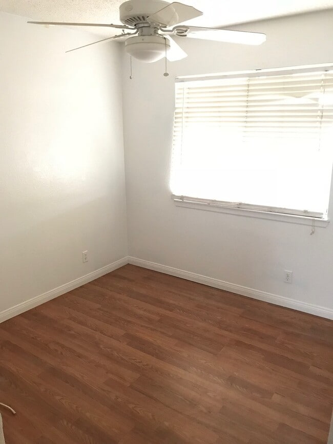 Building Photo - 3 BEDROOM APPLE VALLEY HOME