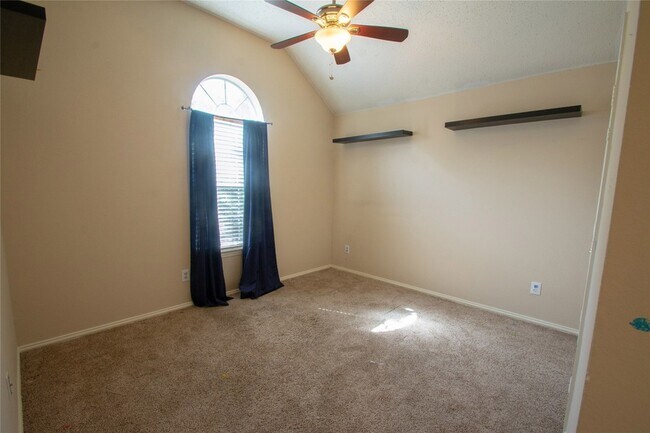 Building Photo - 1309 Rosebrook Dr