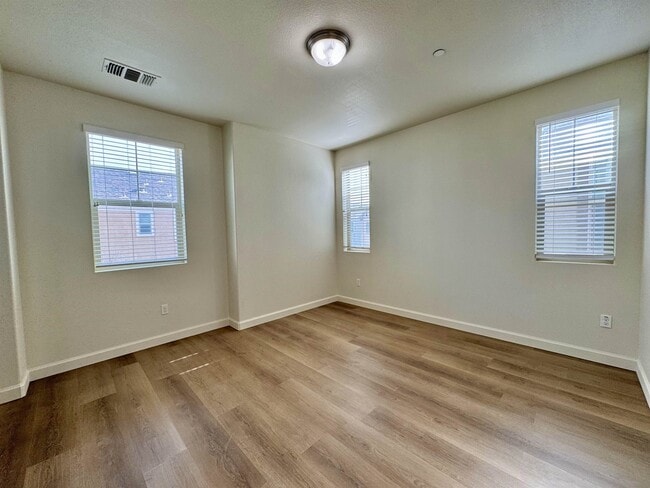 Building Photo - 2906 Worthing Common