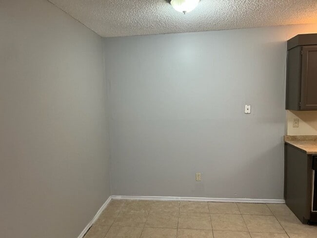 Building Photo - 1712 San Rafael St