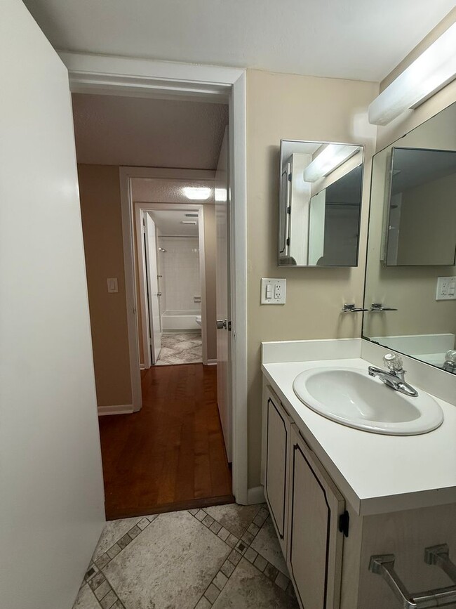 Building Photo - 130 Jasmine Woods Ct