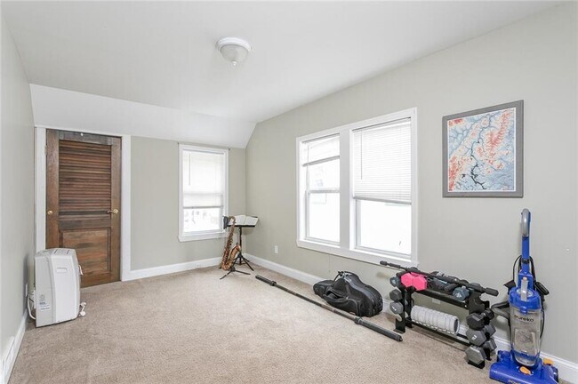 Building Photo - 46 Hartsen St