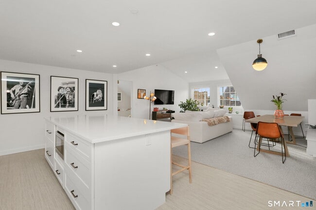 Building Photo - 140 Rowayton Ave