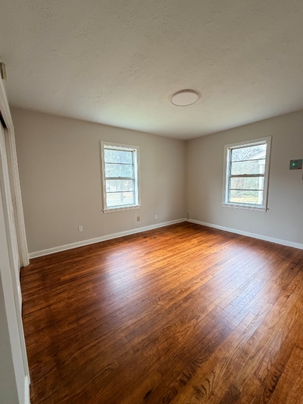 Building Photo - 909 Lake Ct Dr