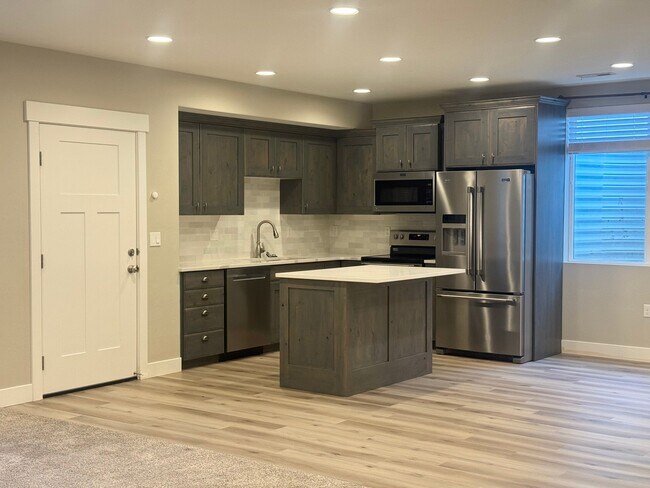 Building Photo - 6953 Canyon Meadows Dr