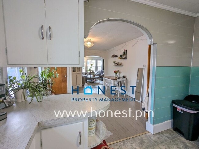 Building Photo - 20 Academy St