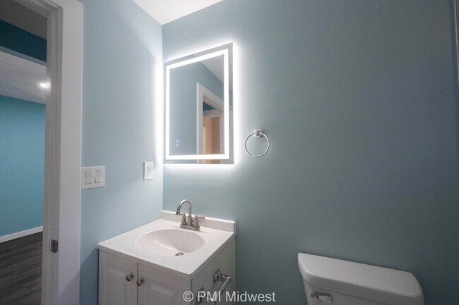 Building Photo - "Charming 3-Bed, 2-Bath Home in Indianapol...