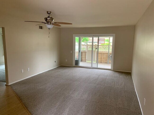 Building Photo - A beautiful Del Mar Home